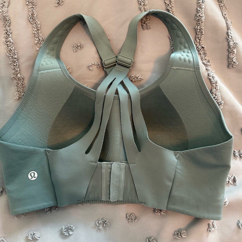 Lululemon AirSupport Bra High Support
Size 34DD Sage Green